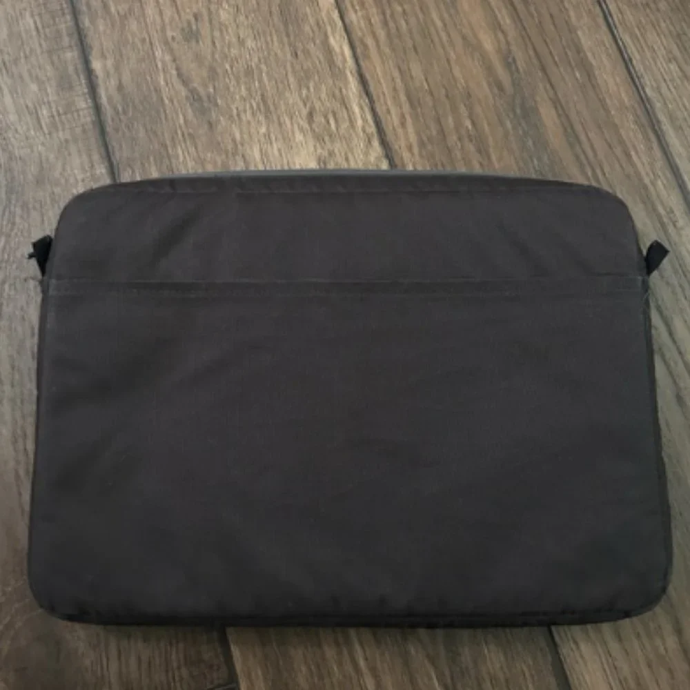 STM MYTH Laptop Sleeve